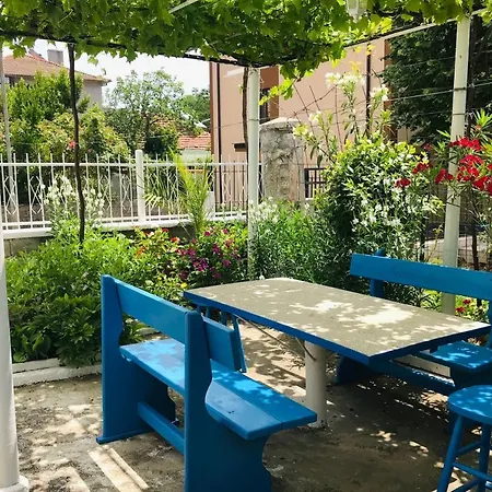 بيت للعطل къща наде